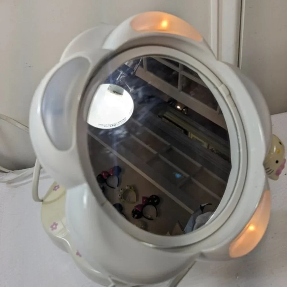 Hello Kitty Lighted Make-Up Mirror vanity magnifying electric‎ folding Emerson